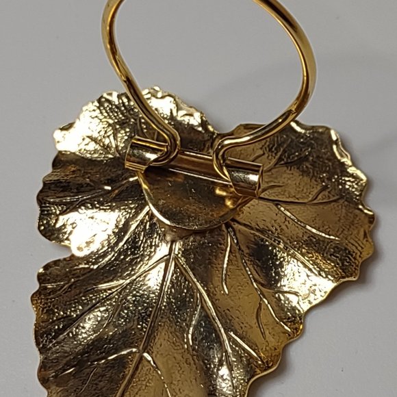 Large Gold Tone Lightweight Metal Leaf Scarf Clip - Picture 11 of 13